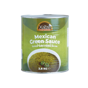 foto a sfondo bianco con salsa verde messicana