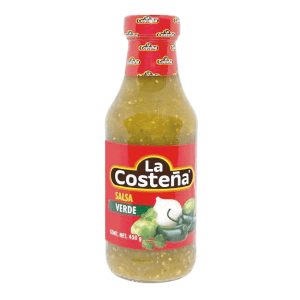 foto a sfondo bianco con salsa verde