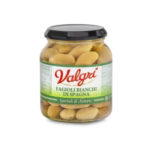 foto a sfondo bianco con fagioli bianchi di spagna