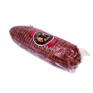 foto a sfondo bianco con prosciutto di cervo