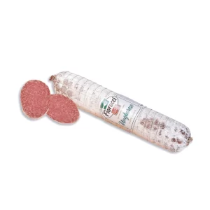 foto a sfondo bianco con salame ungherese