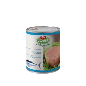 foto a sfondo bianco con tranci tonno in oliva